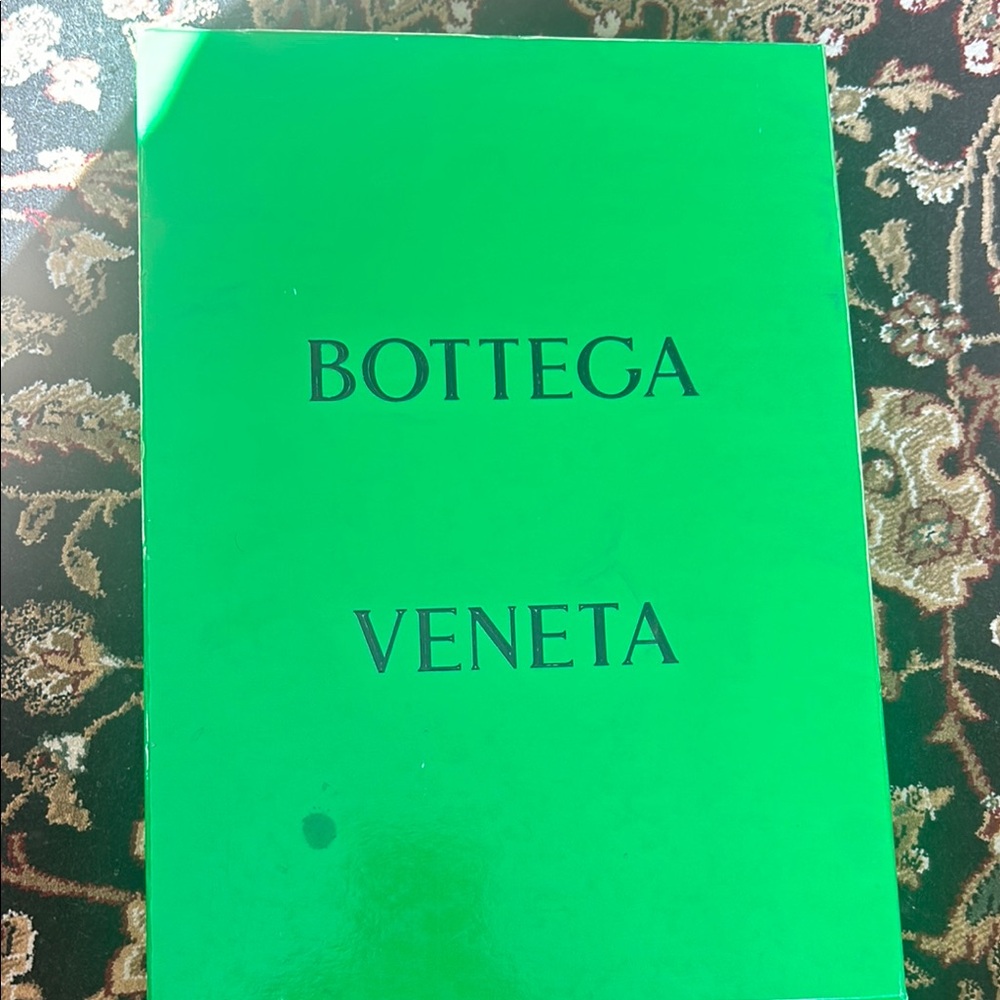Bottega Veneta Vibrant Green Box